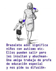 Disegno di mamma con bambino autistico che indossano un braccialetto di riconoscimento azzurro